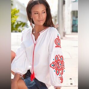 ♥️NWT Embroidered top